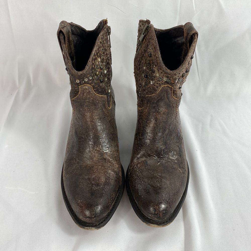 Frye Deborah studded leather boots size 7 M